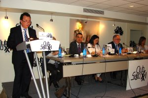 El portavoz de la Mesa del Agua en el Club Siglo XXI de Madrid