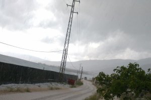 Imagen de la granizada tomada en una carretera rural de Vícar, Almería.