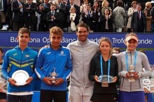 Guerrero con Rafa Nadal y el cuadro de campeones.