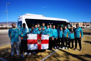 Los jugadores almerienses camino del Nacional.