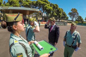 El general Juan Jesús Martín Cabrero y el pintor Ferrer-Dalmau