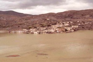 El pueblo de Benínar desapareció en 1983, cuando fue inundado por el agua del embalse. Foto de Ecologistas en Acción