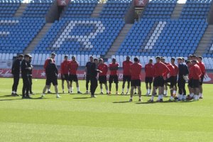 La plantilla del Almería trabajando con el mejor ambiente.