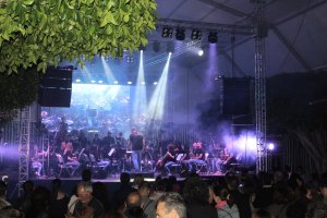 Espectáculo Pop & Rock Sinfónico de la Asociación Sinfónica huercalense y Los Vinilos