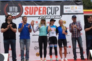 Una vez más subidos al podio.