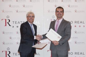 Firma del convenio esta mañana en una imagen de Javier del Real.