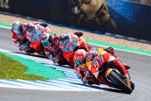 Márquez liderando el grupo, momentos antes del incidente