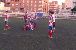 Los futbolistas del Poli tras empatar con el Alhaurino.