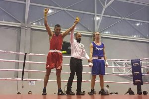 Brazos arriba para los púgiles de Almería Boxing.
