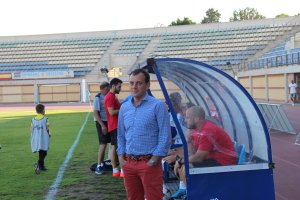 Alberto González en el banquillo del CD El Ejido.