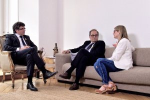 Joaquim Torra (en el centro) junto a Carles Puigdemont y Elsa Artadi durante su último encuentro en Berlín.