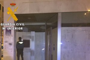 Agente de la Guardia Civil durante el dispositivo de búsqueda.