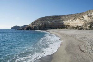 La playa del Corral de Carboneras es la única que estrena Bandera Azul en el Levante almeriense.