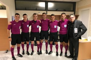Borbalán con su equipo en Atenas antes de la final de la Copa de Grecia.