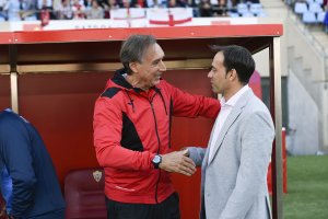 Fran Fernández saluda a Portugal en la previa del Almería-Granada.