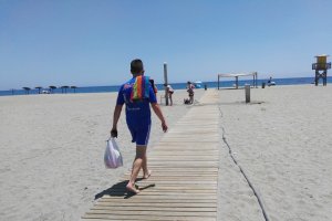 Las pasarelas de madera están siendo sustituidas paulatinamente por las de hormigón.