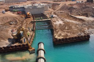 Desaladora del Campo de Dalías (Balerma), cuando estaba en construcción.