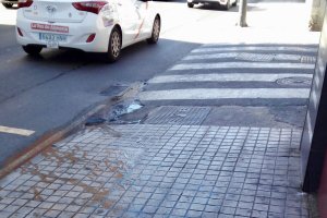 Según los vecinos, hay alcantarillas donde rebosan aguas fecales.