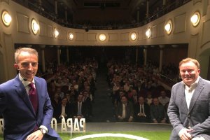 David Fernández Borbalán con Salva Moya en el Teatro Apolo.