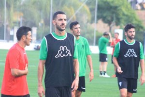 Álex Vallejo en un entrenamiento con el Córdoba.