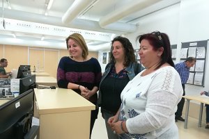 Mª Carmen Nuñez, Mar Verdejo y Amalia Román en el Registro Municipal