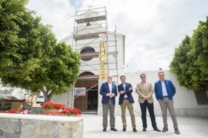 El alcalde y diputados han visitado la iglesia de San Juan de Polopos.