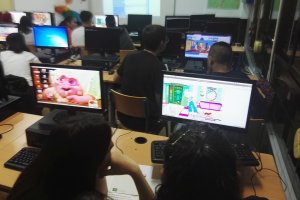 Alumnos en pleno desarrollo del juego musical.