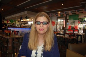 Elena disfruta con la familia, la música, la literatura y el cine.
