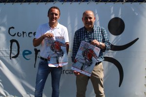 Alcalde y concejal en la presentación.