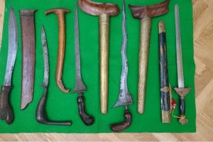 Dagas de \'Lawrence de Arabia\' donadas por Santiago Rojas al Ayuntamiento de Carboneras.