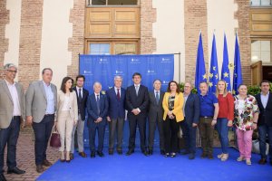 Secretario de Estado de Hacienda, presidente de Diputación y representantes institucionales en Adra.