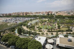 Vista aérea del Parque de las Familias actual y suelo para la ampliación