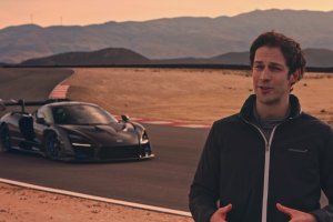 Bruno Senna y el vehículo en el Circuito de Tabernas.