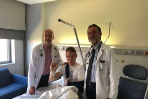 Tito con el Dr. Ángel Charte y el Dr. Xavier Mir