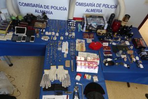 Material incautado al grupo organizado.