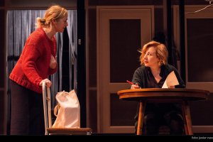 Escena de la obra que Machi comparte con otra gran actriz, Pilar Castro.