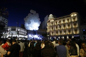 Aspecto de la Puerta de Purchena durante la inauguración de la Noche en Blanco.