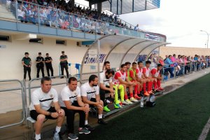 Banquillo del filial en Villarrubia.