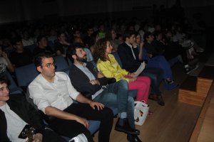 En primer término, Carlos Aguilera, Manuel Capilla y Eva Almaya,  parte del jurado de la modalidad de ficción, categoría juvenil.