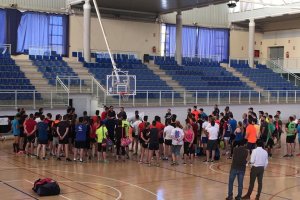 Candidatos a policía durante la realización de las pruebas físicas a puerta abierta.