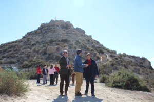 Alcalde y técnicos visitan el cerro del Espíritu Santo.