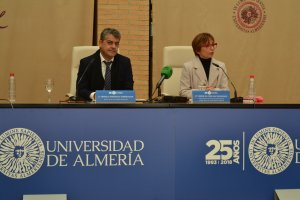 El rector y la vicerrectora de Estudiantes en la presentación de los actos del 25 aniversario.