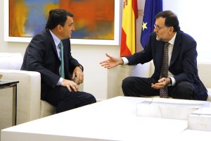El presidente del Gobierno, Mariano Rajoy, y el portavoz del Partido Nacionalista Vasco, Aitor Esteban.