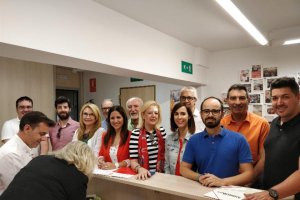 Equipo de Pérez Navas entregando los avales