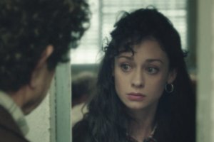 Elena Rivera da vida a Karina en la serie de TVE.