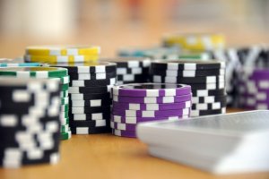 Se recomienda jugar en casinos con licencia española.