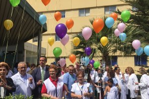 Suelta de globos esta mañana en Torrecárdenas para conmemorar el Día Nacional del Donante.