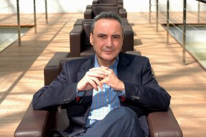 \'Paco Cosentino\' es el nuevo nombre de una avenida macaelera.