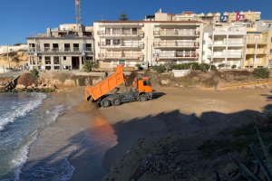 Trabajos en la cala de la Tía Antonia.