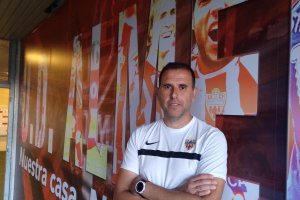 Esteban Navarro, en el túnel de vestuarios del Mediterráneo.